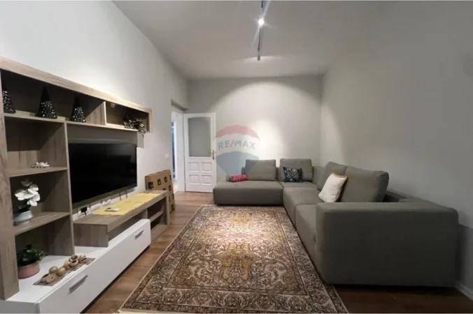 Tirane, jepet me qera apartament 1+1+Ballkon Kati 3, 72 m² 640 € (Mine Peza)