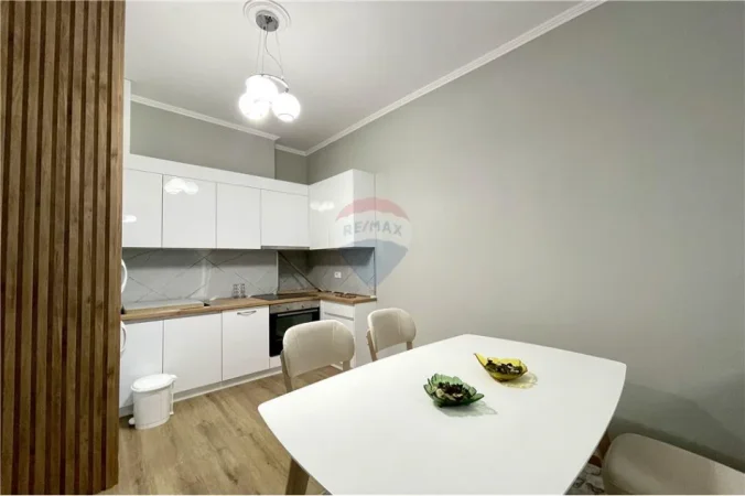 Tirane, jepet me qera apartament 1+1+Ballkon Kati 5, 73 m² 840 € (Kompleksi Delijorgji)