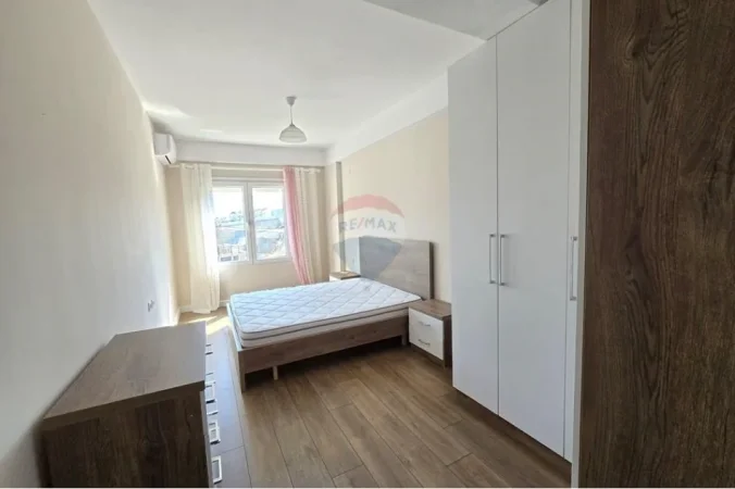 Tirane, jepet me qera apartament 1+1+Ballkon Kati 2, 75 m² 500 € (Kodra e diellit 2)