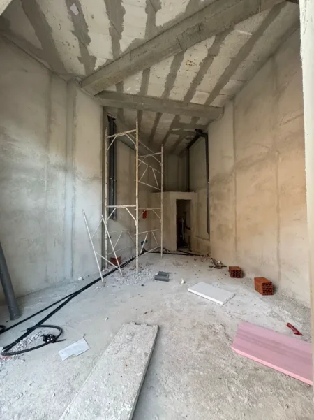 Tirane, shitet dyqan Kati 0, 32 m² 87.000 € (MIHAL GRAMENO)