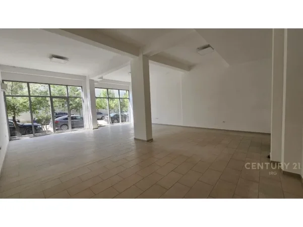 Tirane, jepet me qera ambjent biznesi Kati 0, 95 m² 1.500 € (Komuna e Parisit)