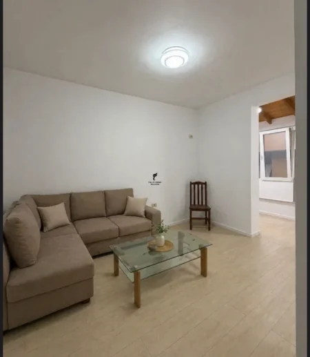 Tirane, jepet me qera apartament 1+1 Kati 1, 65 m² 500 € (KODRA E DIELLIT 1)