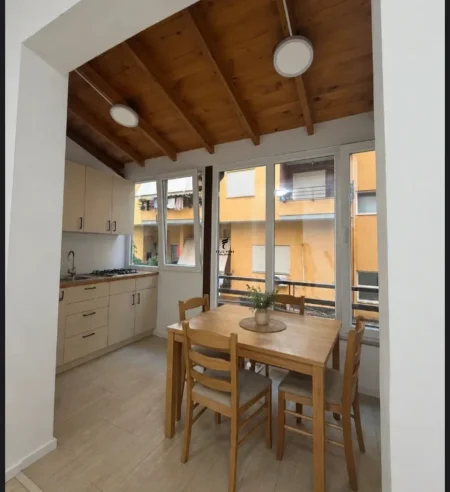 Tirane, jepet me qera apartament 1+1 Kati 1, 65 m² 500 € (KODRA E DIELLIT 1)