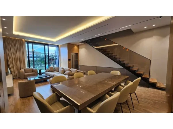 Tirane, jepet me qera Vile 2 Katshe , 359 m² 5.000 € (TEG)