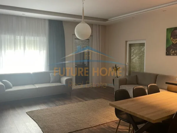 Tirane, jepet me qera Vile 3 Katshe Kati 0, 239 m² 3.000 € (Liqeni i farkes)