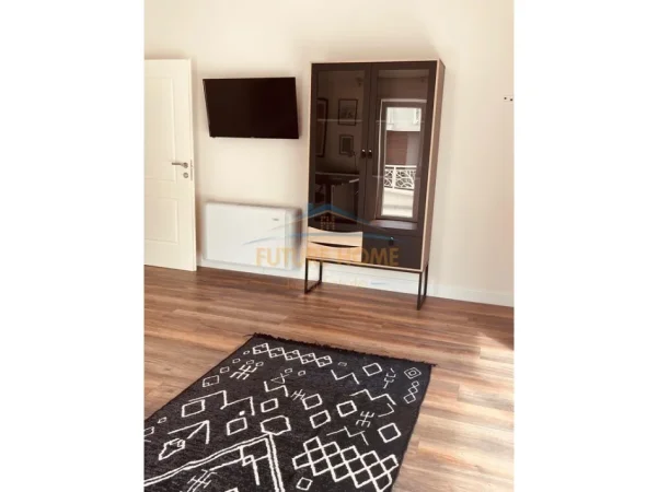Tirane, jepet me qera Vile 3 Katshe Kati 0, 239 m² 3.000 € (Liqeni i farkes)