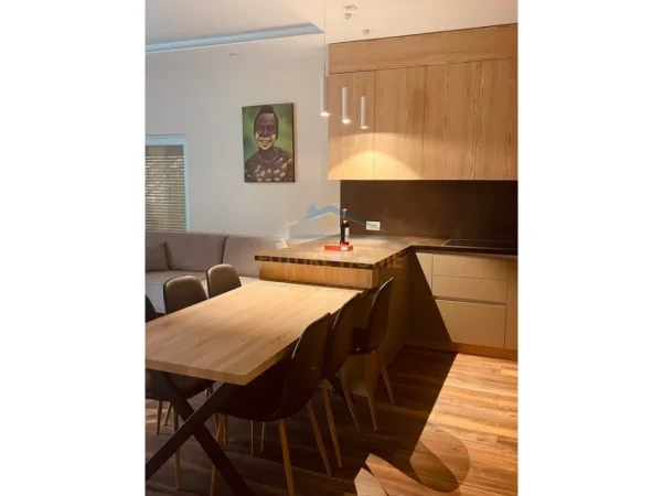 Tirane, jepet me qera Vile 3 Katshe Kati 0, 239 m² 3.000 € (Liqeni i farkes)