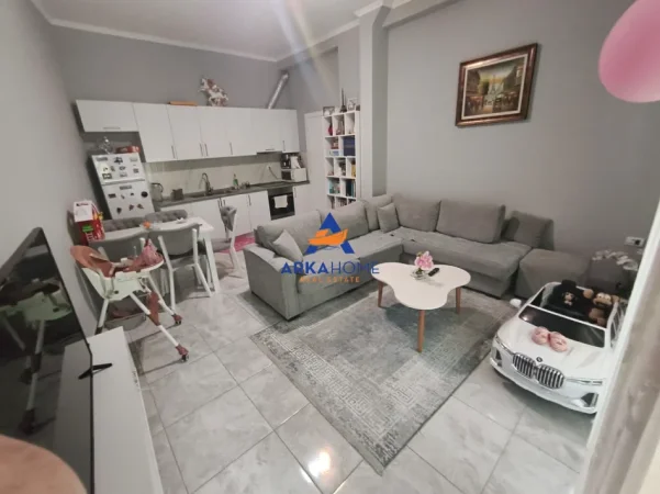 Tirane, shitet apartament 2+1+Ballkon Kati 3, 83 m² 128.000 € 