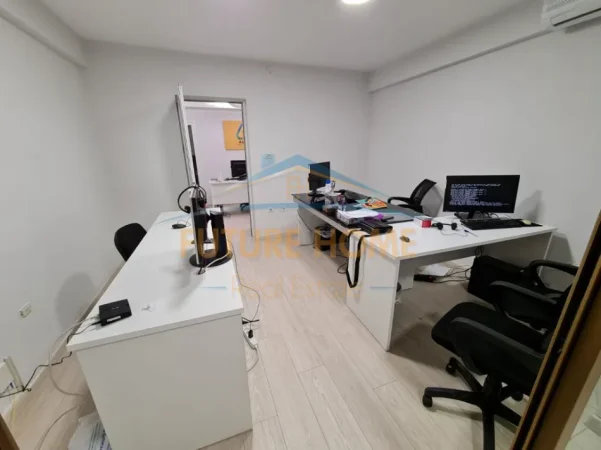 Tirane, jepet me qera zyre Kati 1, 120 m² 850 € (Rruga Sami Frasheri)