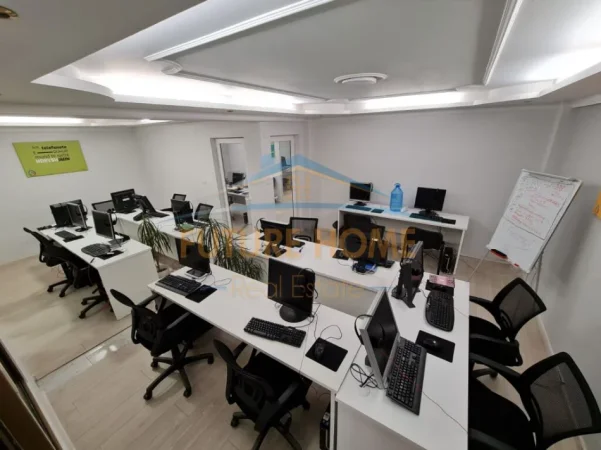 Tirane, jepet me qera zyre Kati 1, 120 m² 850 € (Rruga Sami Frasheri)