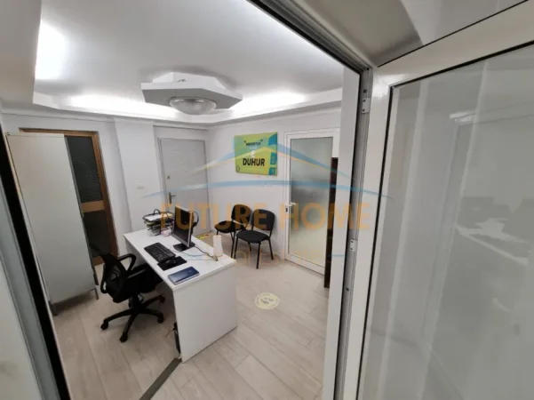 Tirane, jepet me qera zyre Kati 1, 120 m² 850 € (Rruga Sami Frasheri)