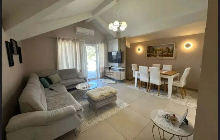 Tirane, jepet me qera apartament 2+1 Kati 3, 120 m² 750 € (XHAMLLIKU)