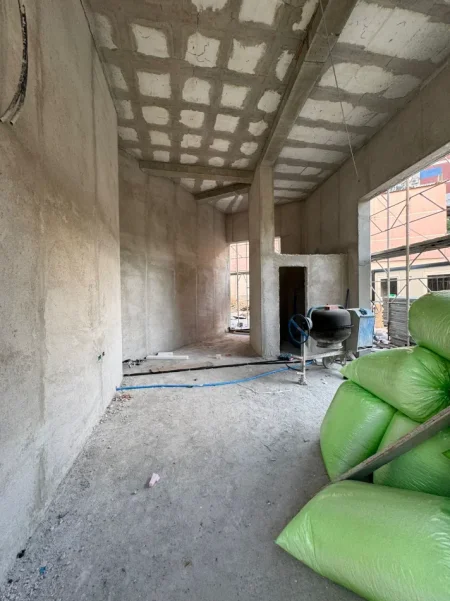 Tirane, shitet dyqan Kati 0, 50 m² 180.000 € (MIHAL GRAMENO)