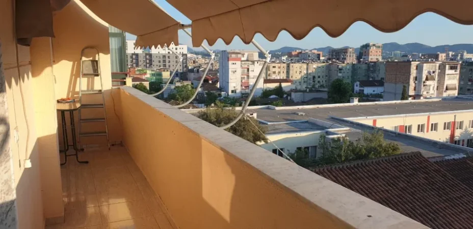 Tirane, jepet me qera apartament 1+1+Ballkon Kati 5, 85 m² 420 € (PEDIATRIA)