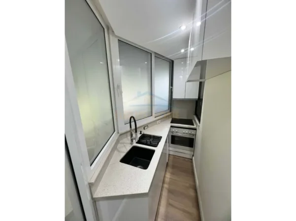 Tirane, jepet me qera apartament 2+1+Verande Kati 1, 58 m² 750 € (FUSHA E AVIACIONIT)