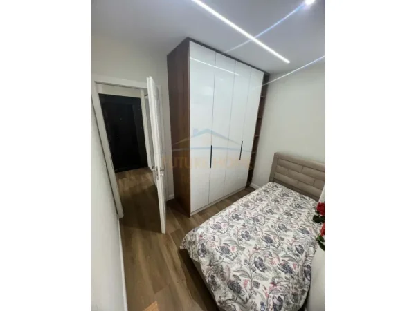 Tirane, jepet me qera apartament 2+1+Verande Kati 1, 58 m² 750 € (FUSHA E AVIACIONIT)