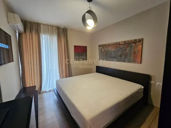 Tirane, jepet me qera apartament 2+1+Ballkon Kati 11, 92 m² 