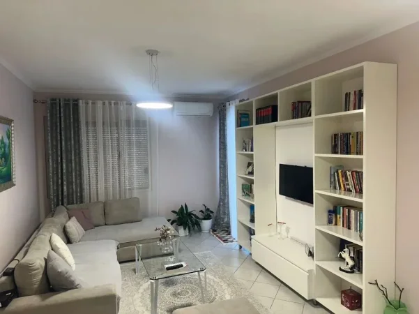 Tirane, jepet me qera apartament 1+1+Ballkon Kati 8, 64 m² 450 € (ASTIR)