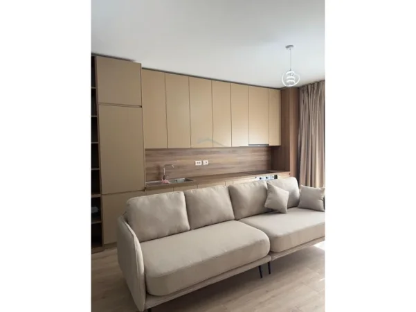 Tirane, jepet me qera apartament 1+1 Kati 7, 62 m² 700 € (ZOGU I ZI)
