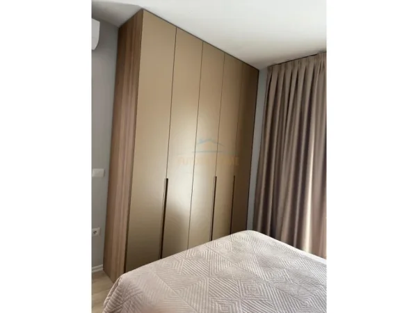 Tirane, jepet me qera apartament 1+1 Kati 7, 62 m² 700 € (ZOGU I ZI)