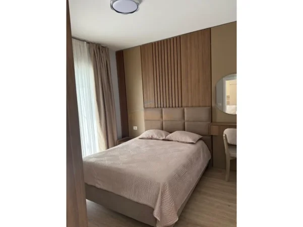 Tirane, jepet me qera apartament 1+1 Kati 7, 62 m² 700 € (ZOGU I ZI)