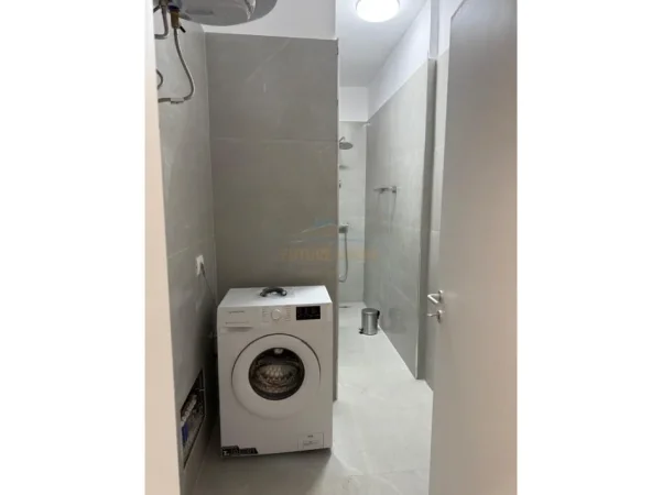 Tirane, jepet me qera apartament 1+1 Kati 7, 62 m² 700 € (ZOGU I ZI)