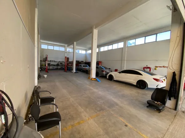 Tirane, jepet me qera apartament Kati 1, 250  m² 1.000 € (Vaqarr)