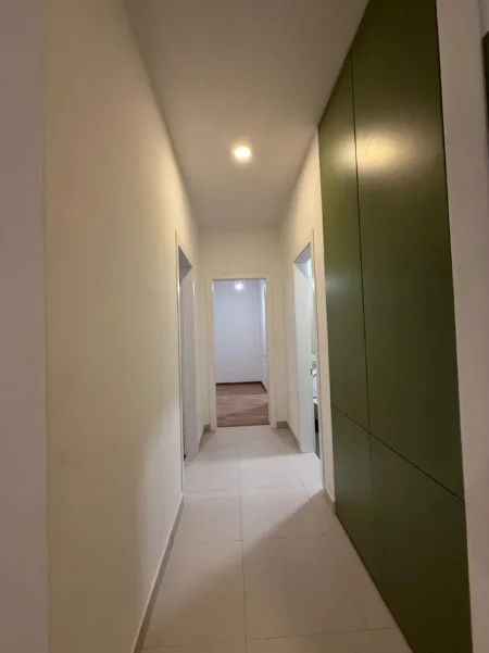 Tirane, jepet me qera zyre Kati 3, 87 m² 700 € (Delijorgji)
