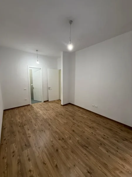 Tirane, jepet me qera zyre Kati 3, 87 m² 700 € (Delijorgji)