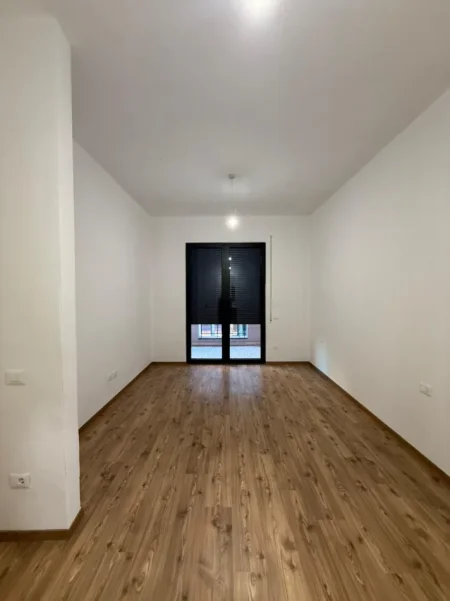 Tirane, jepet me qera zyre Kati 3, 87 m² 700 € (Delijorgji)