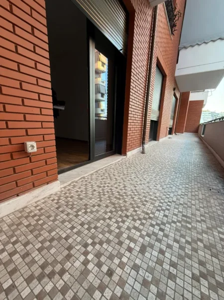 Tirane, jepet me qera zyre Kati 3, 87 m² 700 € (Delijorgji)