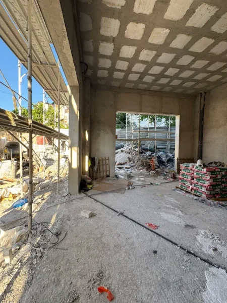 Tirane, shitet dyqan Kati 0, 47 m² 172.000 € (MIHAL GRAMENO)