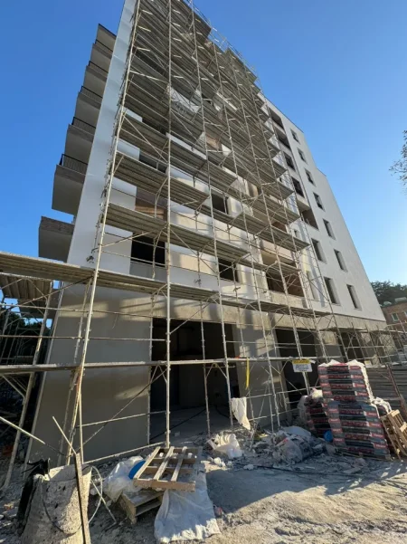 Tirane, shitet dyqan Kati 0, 47 m² 172.000 € (MIHAL GRAMENO)