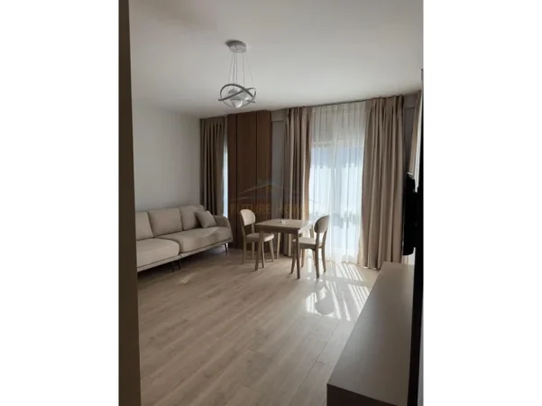 Tirane, jepet me qera apartament 1+1 Kati 7, 64 m² 700 € (ZOGU I ZI)