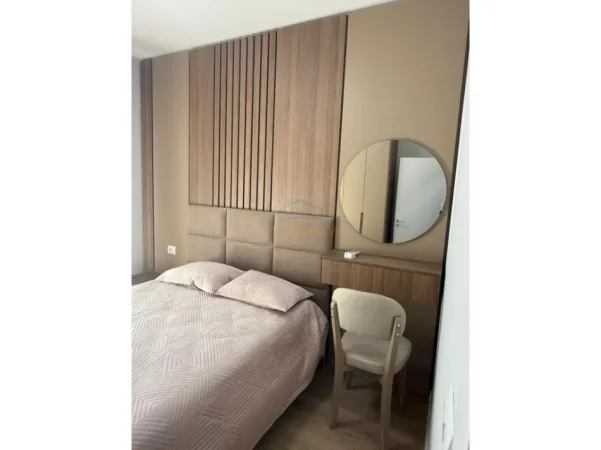 Tirane, jepet me qera apartament 1+1 Kati 7, 64 m² 700 € (ZOGU I ZI)