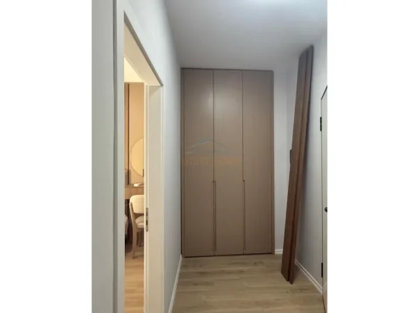 Tirane, jepet me qera apartament 1+1 Kati 7, 64 m² 700 € (ZOGU I ZI)