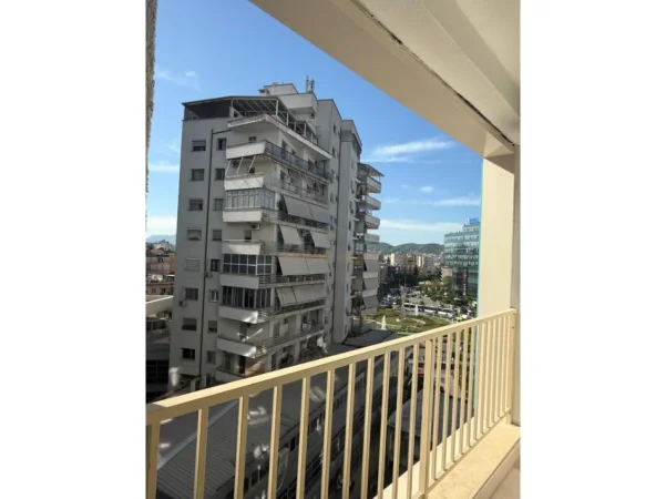 Tirane, jepet me qera apartament 1+1 Kati 7, 64 m² 700 € (ZOGU I ZI)