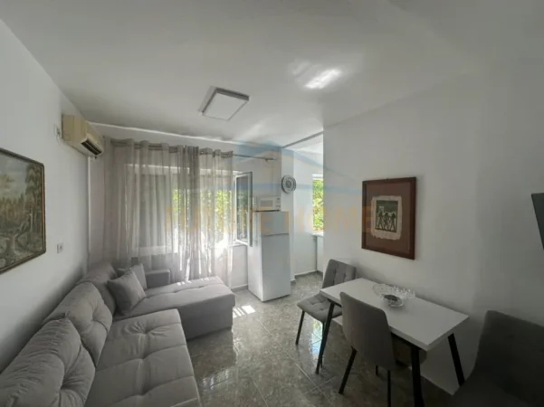 Tirane, jepet me qera apartament 2+1+Ballkon Kati 4, 72 m² 500 € (Rruga e Dibrës, Tiranë)