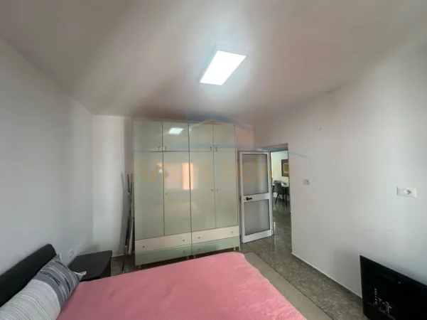 Tirane, jepet me qera apartament 2+1+Ballkon Kati 4, 72 m² 500 € (Rruga e Dibrës, Tiranë)