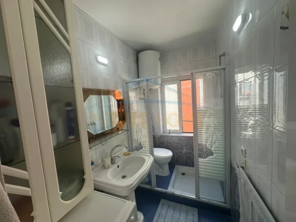 Tirane, jepet me qera apartament 2+1+Ballkon Kati 4, 72 m² 500 € (Rruga e Dibrës, Tiranë)