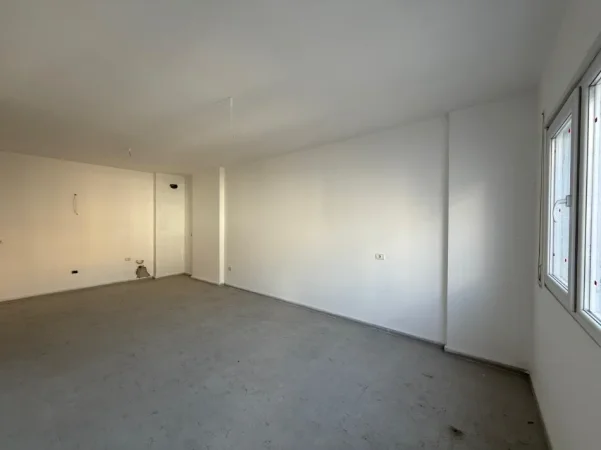 Tirane, shitet apartament 1+1+Ballkon Kati 3, 77 m² 205.371 € (Pazari i Ri)