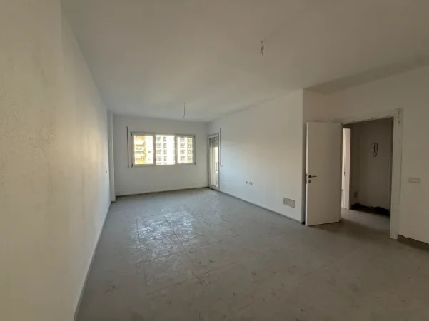 Tirane, shitet apartament 1+1+Ballkon Kati 3, 77 m² 205.371 € (Pazari i Ri)