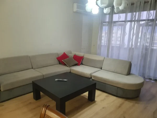 Tirane, jepet me qera apartament 2+1 Kati 7, 130 m² 850 € (21 DHJETORI)