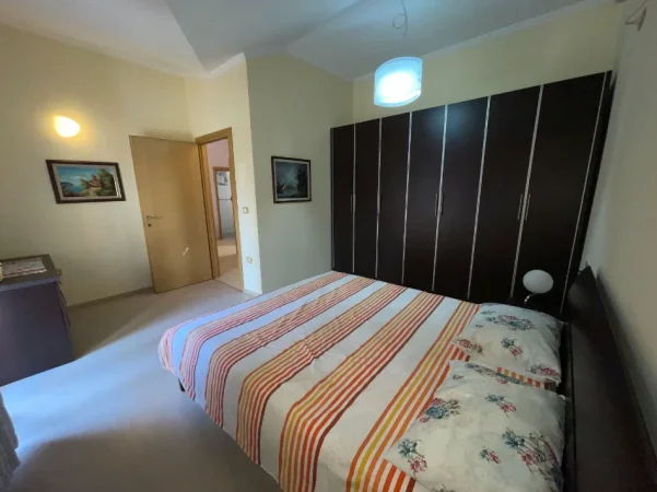 Tirane, jepet me qera apartament 3+1+Aneks+Ballkon Kati 2, 130 m² 850 € (Komuna e Parisit)