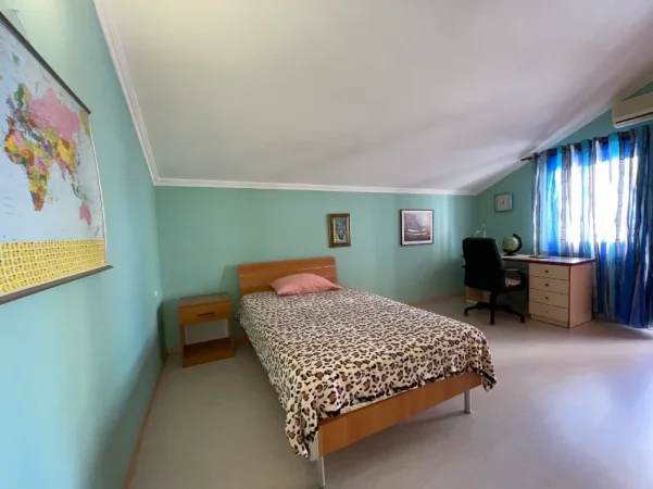 Tirane, jepet me qera apartament 3+1+Aneks+Ballkon Kati 2, 130 m² 850 € (Komuna e Parisit)