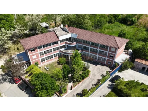 Tirane, jepet me qera hotel , 700 m² 5.000 € (LINZE)