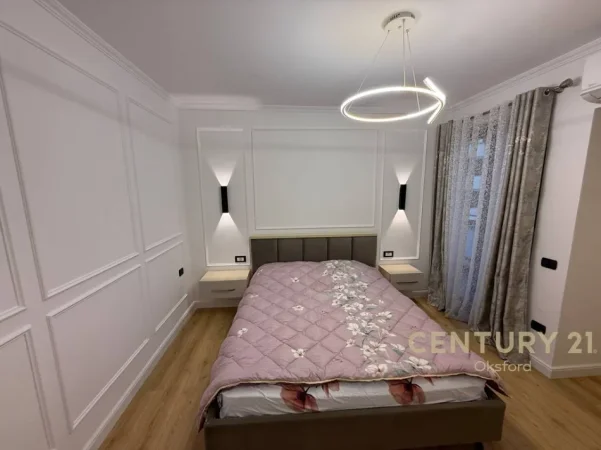 Tirane, jepet me qera apartament 1+1+Ballkon Kati 8, 61 m² 899 € 