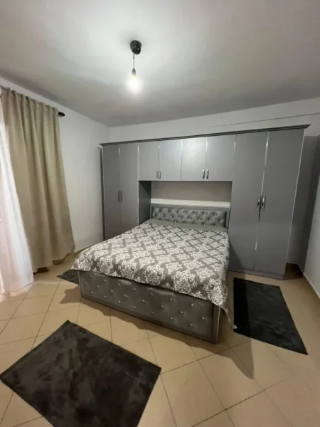 Tirane, jepet me qera apartament 1+1 Kati 2, 60 m² 400 € (Rruga 5 Maji)