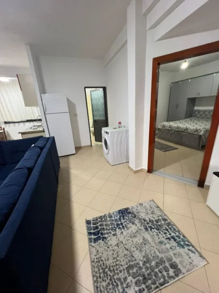 Tirane, jepet me qera apartament 1+1 Kati 2, 60 m² 400 € (Rruga 5 Maji)