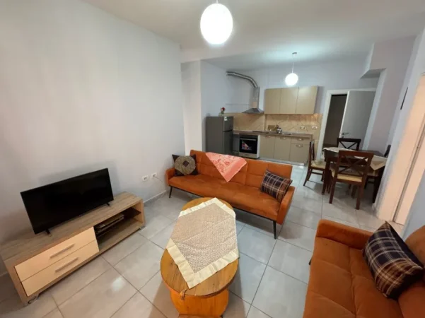 Tirane, jepet me qera apartament 3+1+Aneks+Ballkon Kati 2, 500 € (fresku)